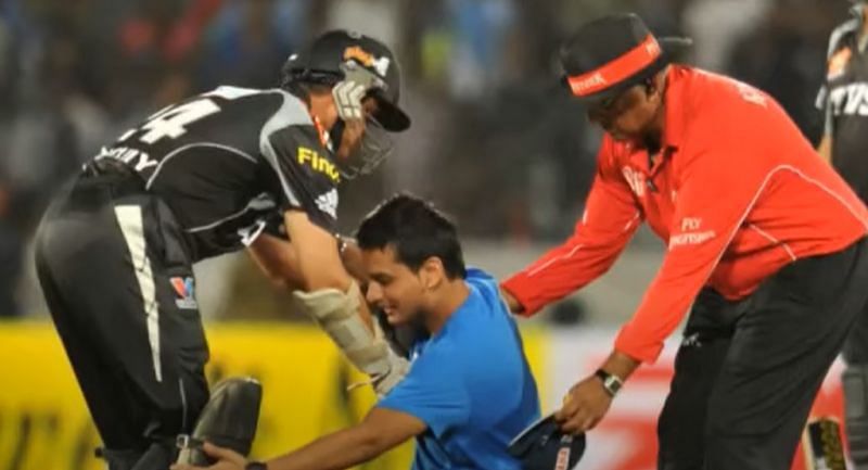 Fan touches former Indian cricketer Sourav Ganguly's feet. Pic: YouTube